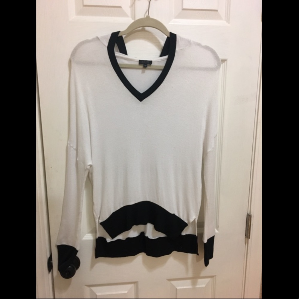 Slouchy V-Neck Sweater - Size XS White/Black